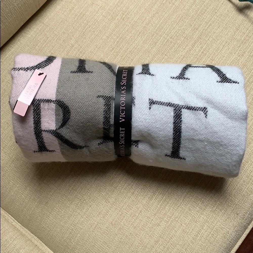 Soft Victoria’s Secret Blanket